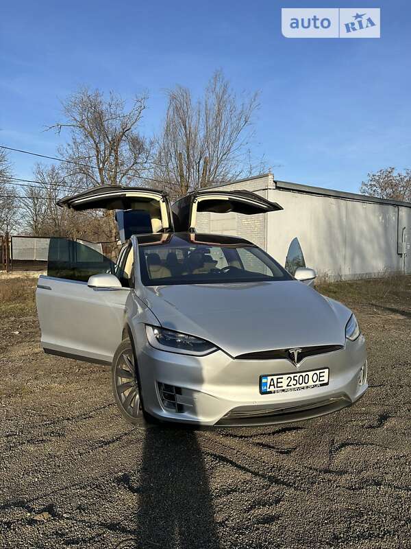 Tesla Model x (2017)