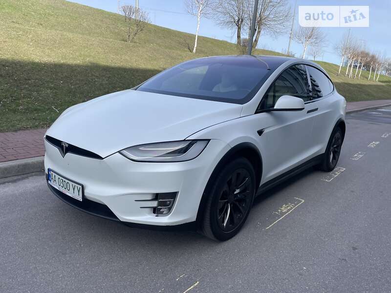 Tesla Model x (2020)