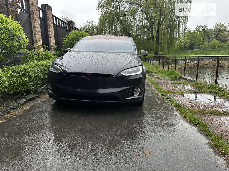 Tesla Model x (2016)