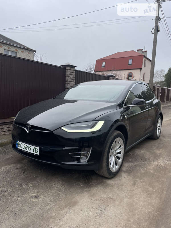 Tesla Model x (2019)