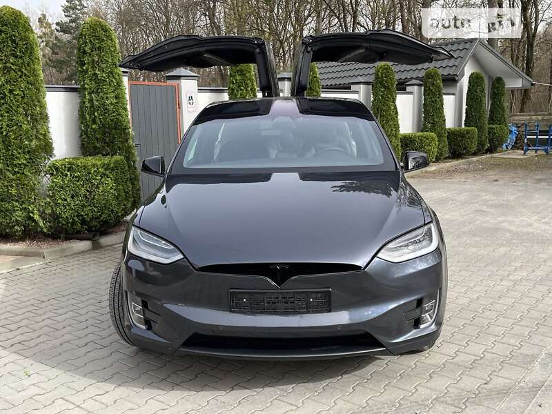 Tesla Model x (2020)