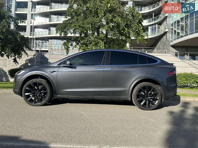 Tesla Model x (2017)