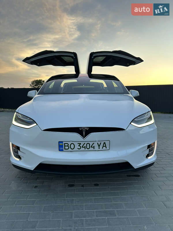 Tesla Model x (2020)