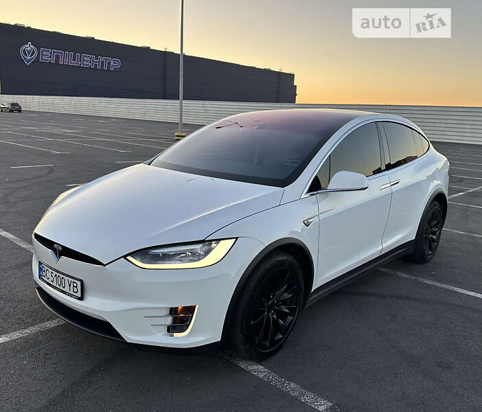 Tesla Model x (2016)