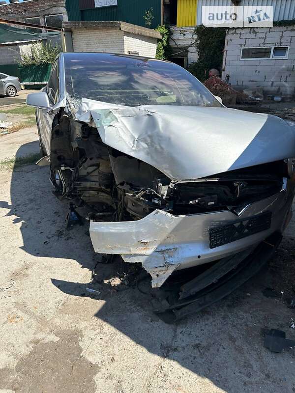 Tesla Model x (2017)