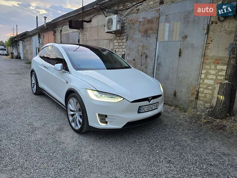 Tesla Model x (2015)