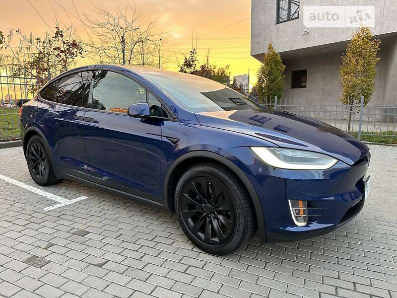 Tesla Model x (2019)
