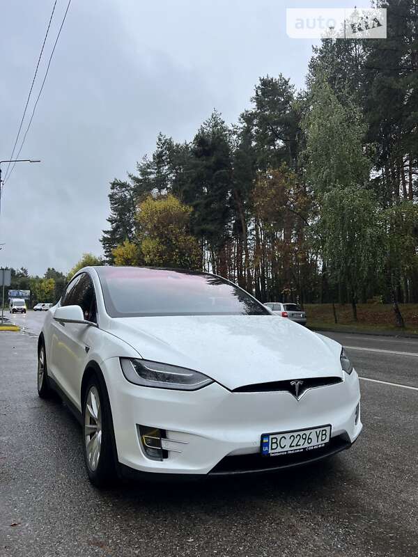 Tesla Model x (2016)