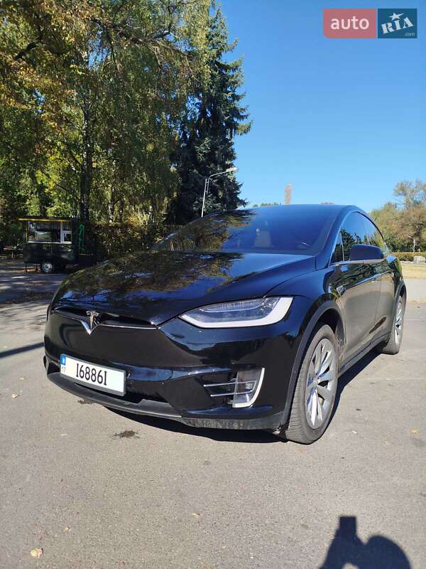 Tesla Model x (2016)