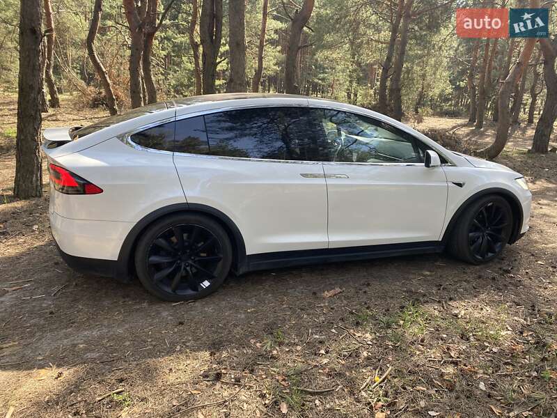 Tesla Model x (2017)