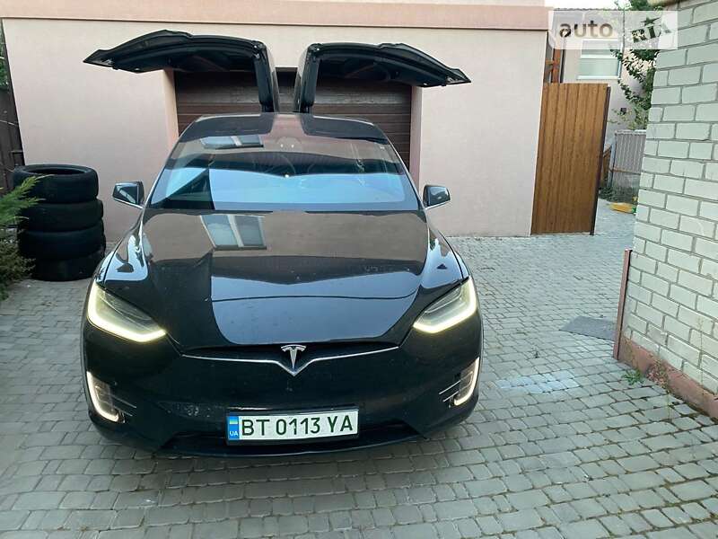 Tesla Model x (2020)