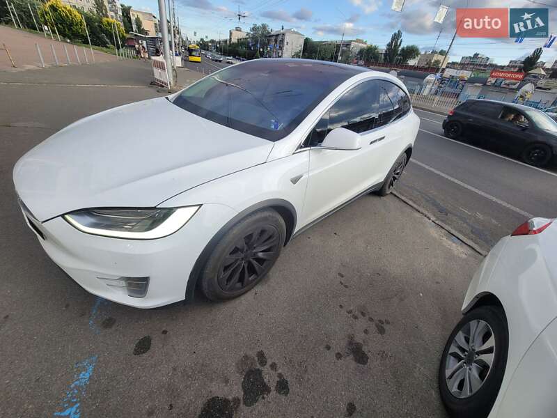 Tesla Model x (2016)