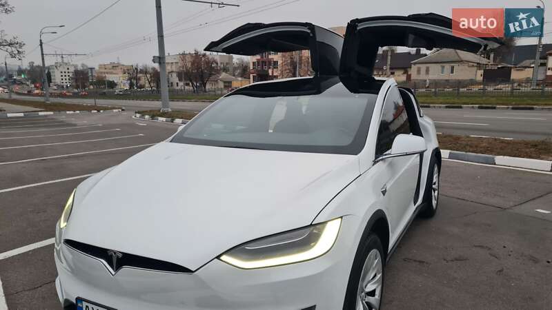 Tesla Model x (2019)