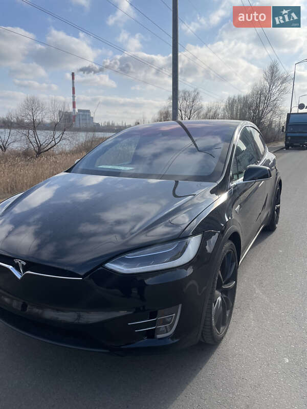 Tesla Model x (2016)