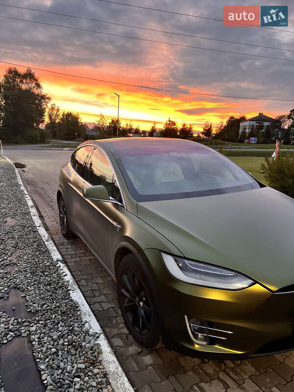 Tesla Model x (2020)