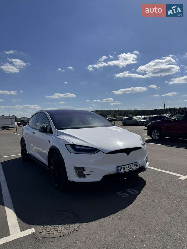 Tesla Model x (2016)
