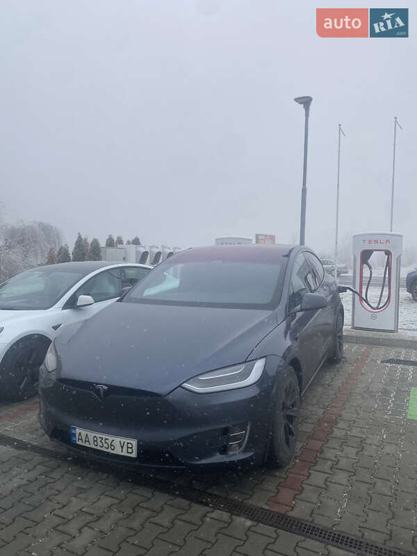 Tesla Model x (2019)