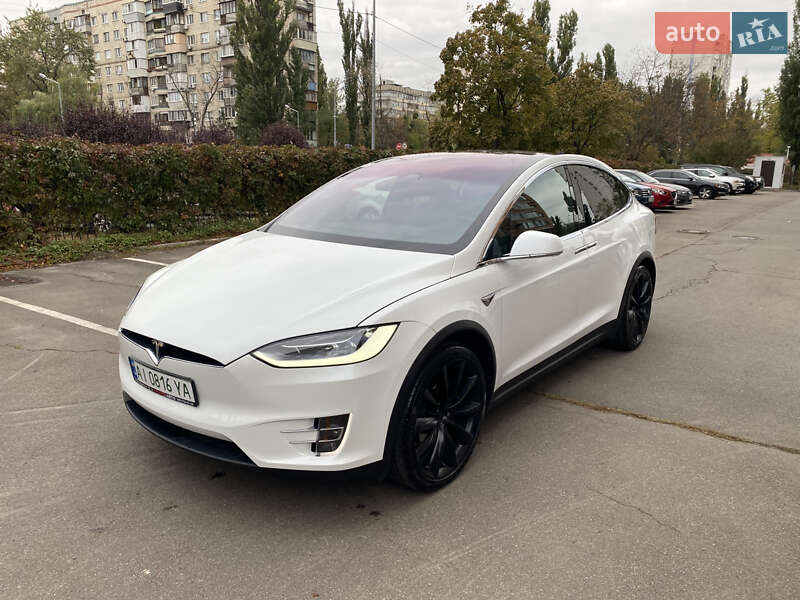 Tesla Model x (2020)