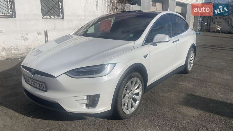 Tesla Model x (2016)