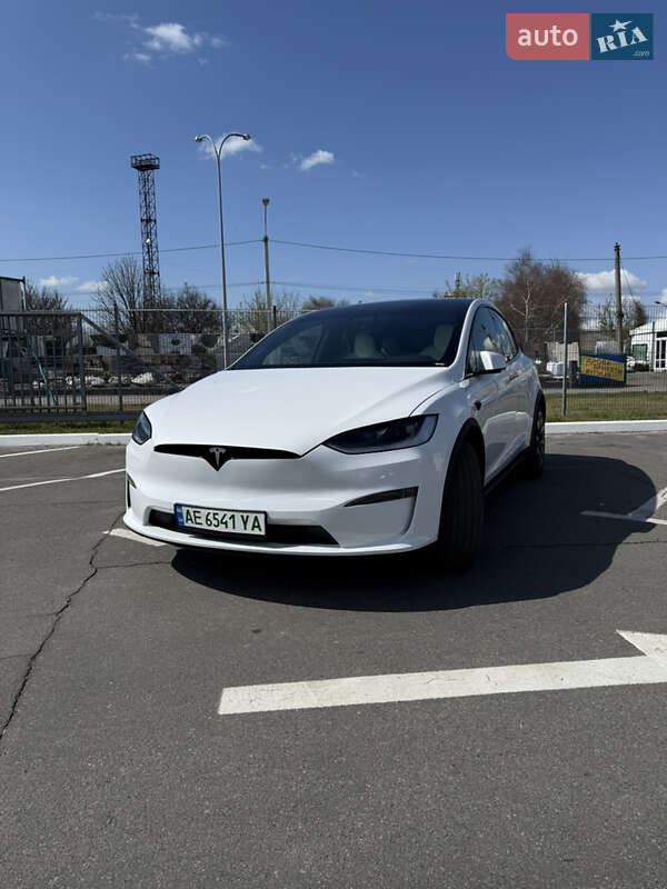 Tesla Model x (2023)
