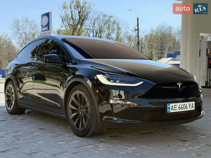 Tesla Model x (2023)