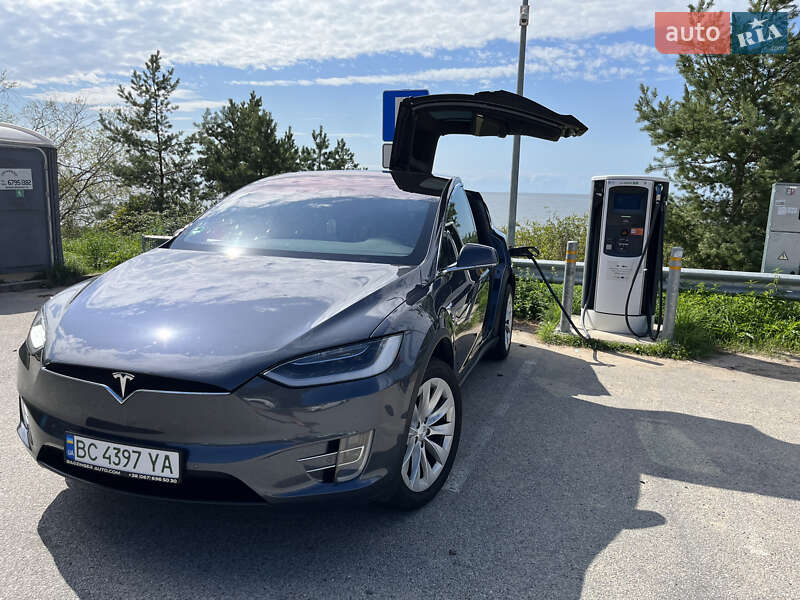 Tesla Model x (2017)