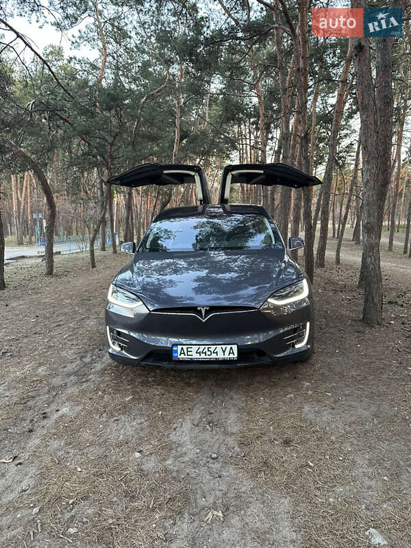 Tesla Model x (2016)