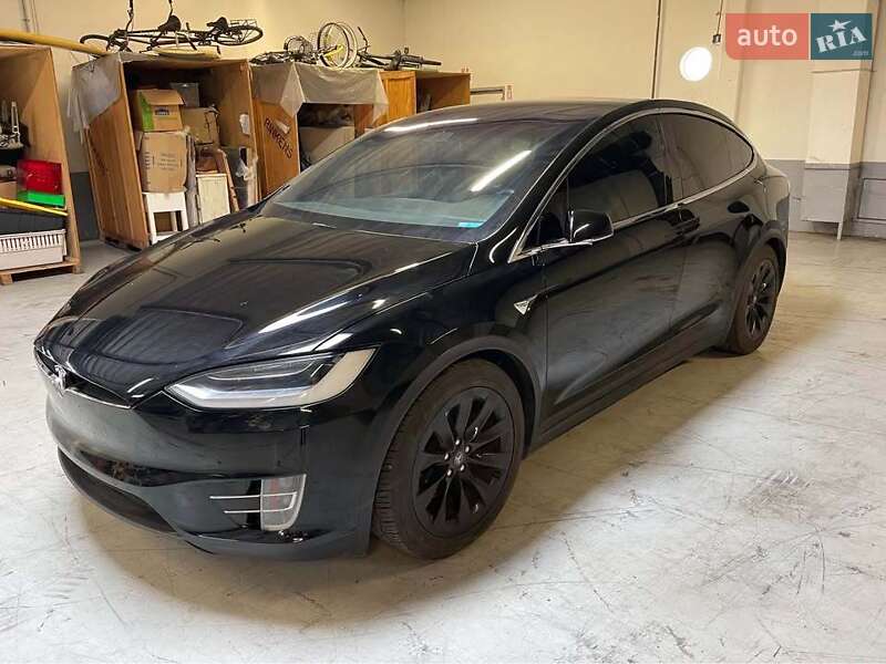 Tesla Model x (2020)