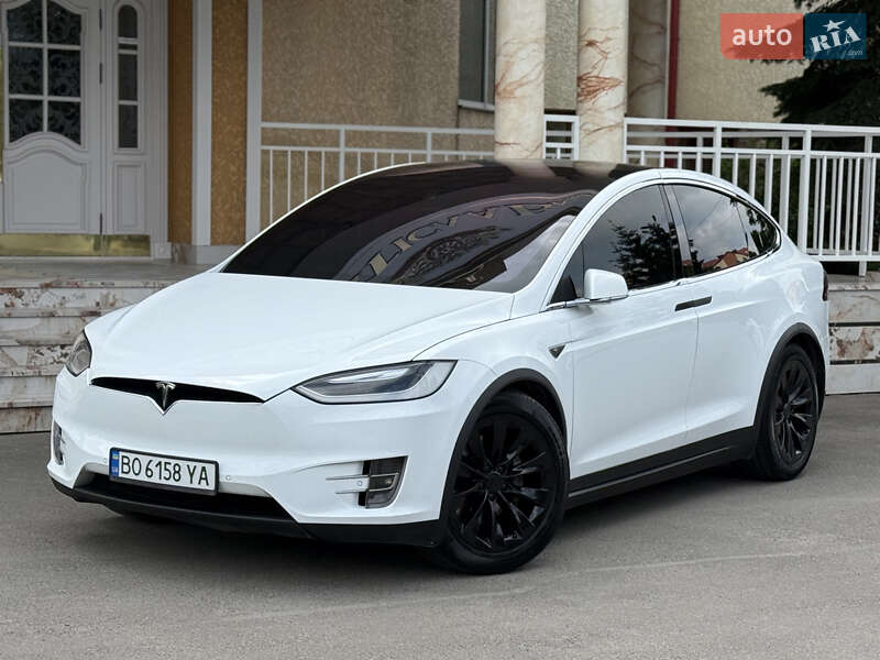 Tesla Model x (2016)