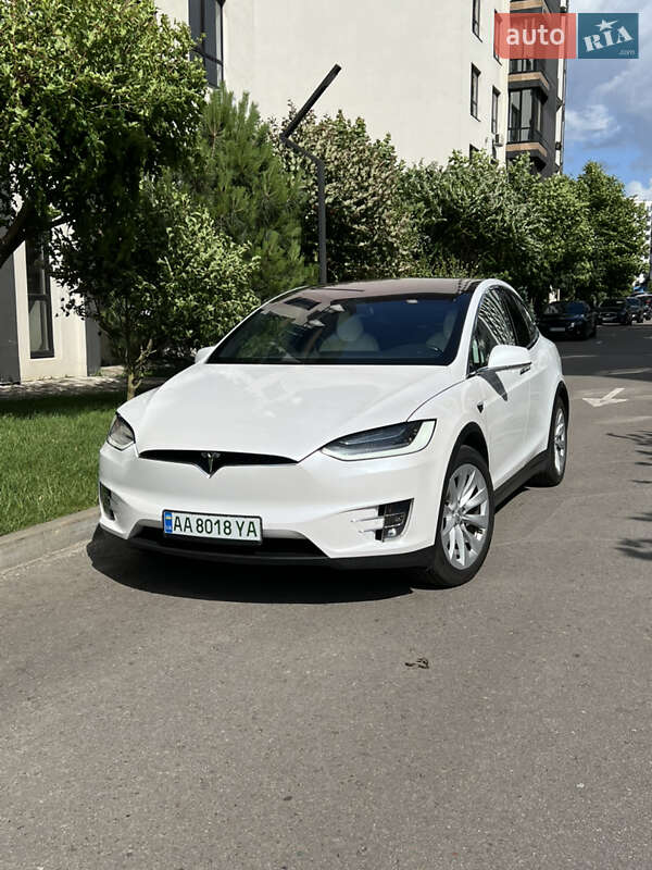 Tesla Model x (2020)