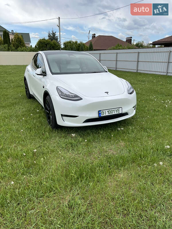 Tesla Model y (2022)