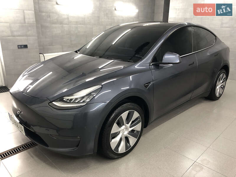 Tesla Model y (2020)