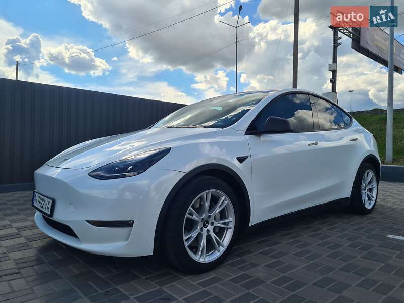 Tesla Model y (2020)