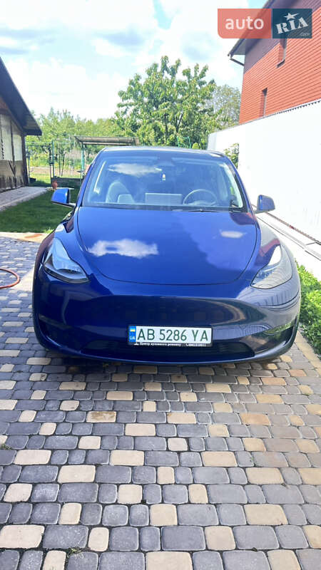 Tesla Model y (2023)