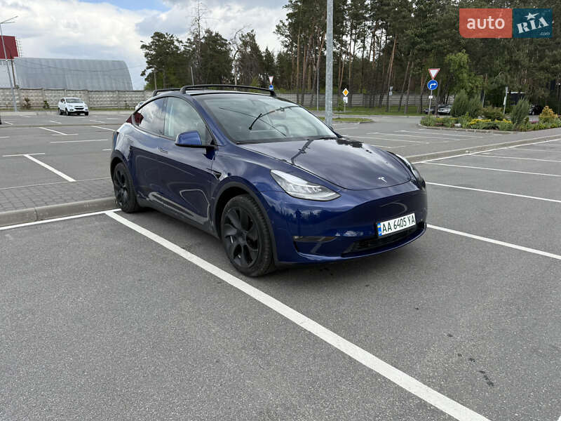 Tesla Model y (2021)