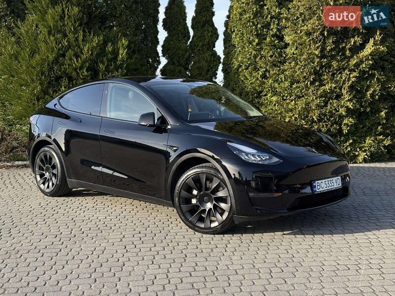 Tesla Model y (2023)