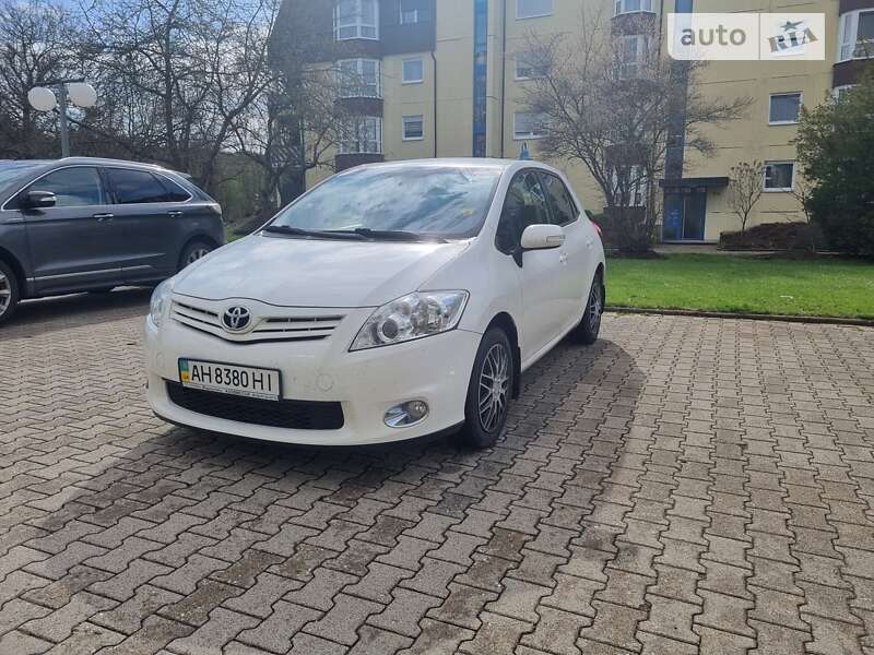 Toyota Auris (2011)