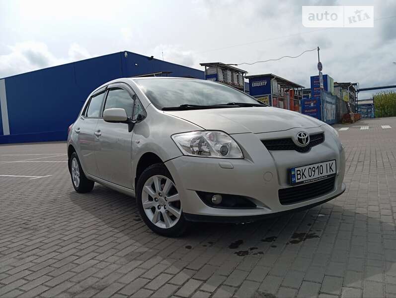 Toyota Auris (2007)