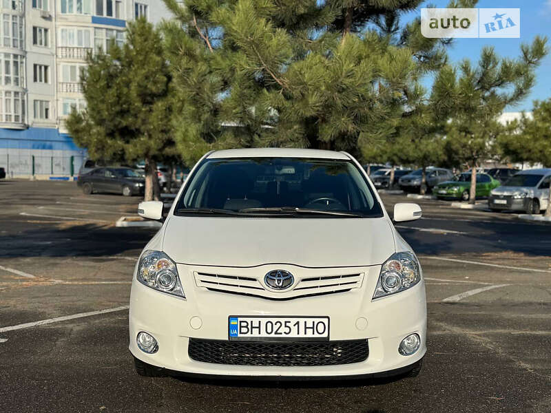 Toyota Auris (2011)