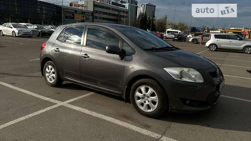 Toyota Auris (2008)