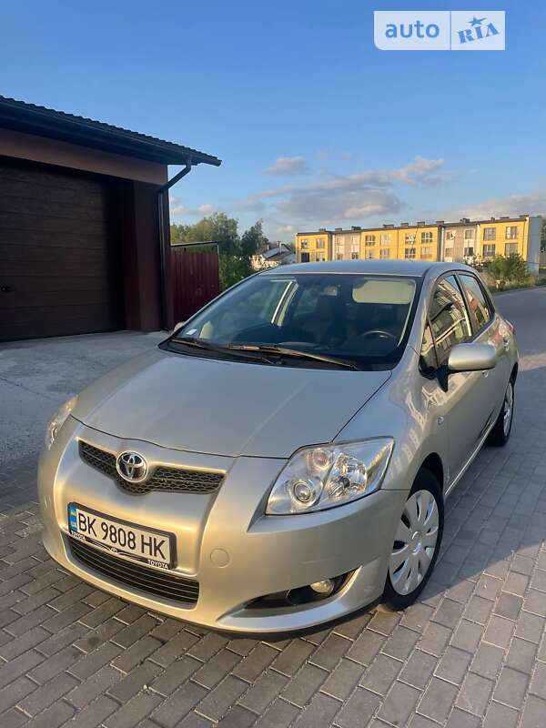 Toyota Auris (2007)