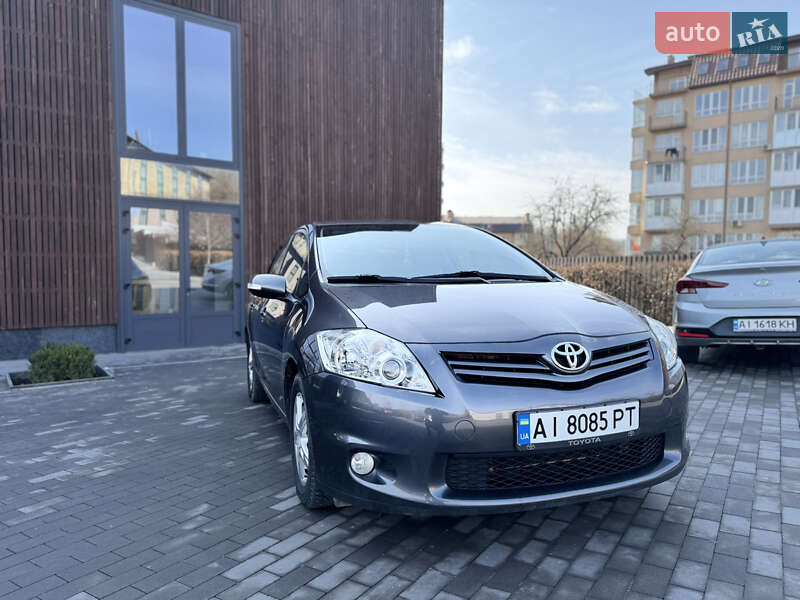 Toyota Auris (2010)