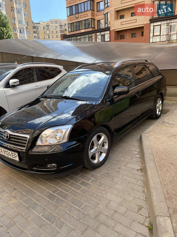 Toyota Avensis (2005)