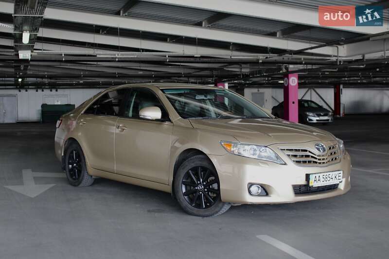 Toyota Camry (2009)