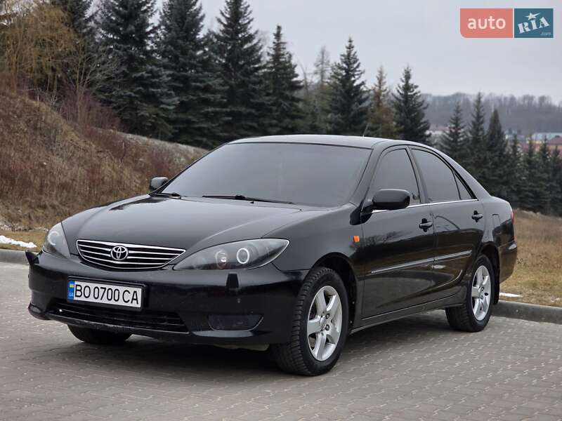 Toyota Camry (2004)