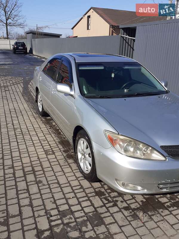 Toyota Camry (2004)