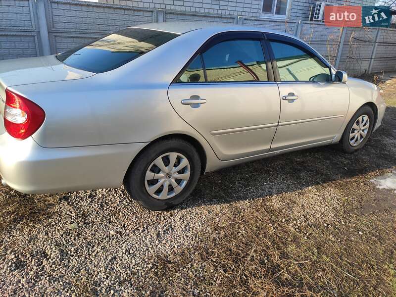 Toyota Camry (2004)