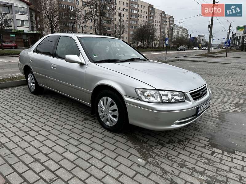 Toyota Camry (2000)