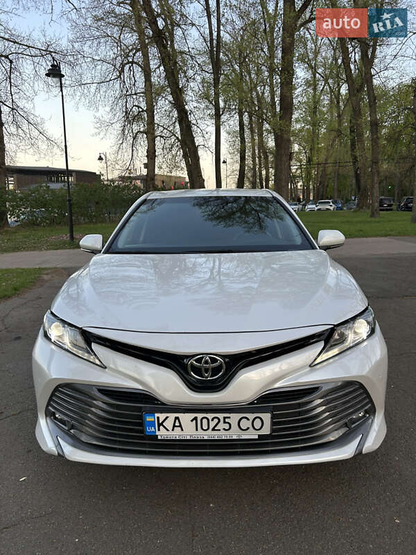 Toyota Camry (2020)