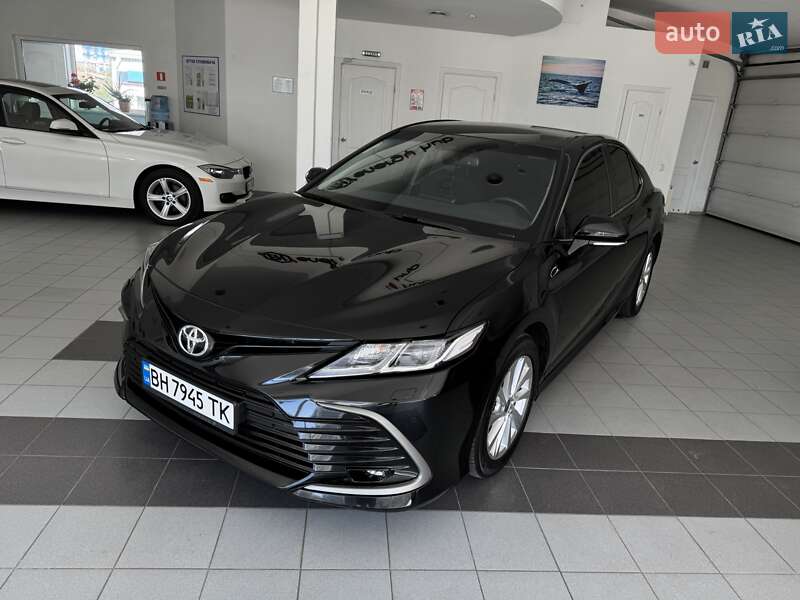 Toyota Camry (2022)